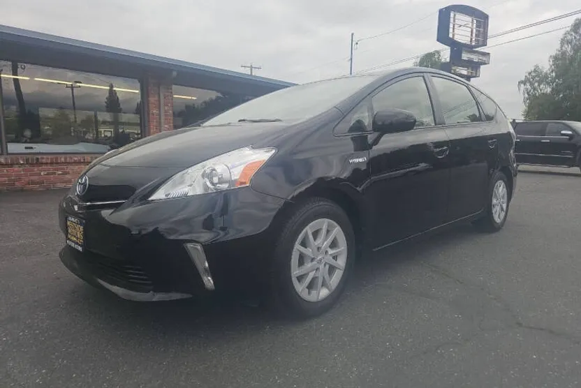 2014 Toyota Prius V Five photo 1