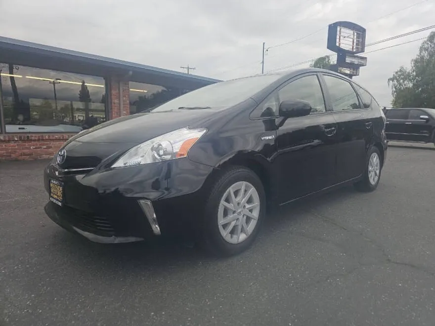 2014 Toyota Prius V Five photo 1