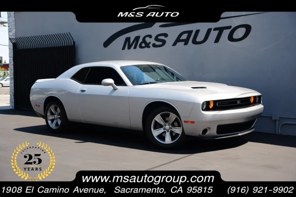 2020 Dodge Challenger SXT photo 1
