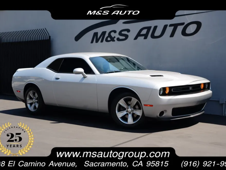 2020 Dodge Challenger SXT photo 1