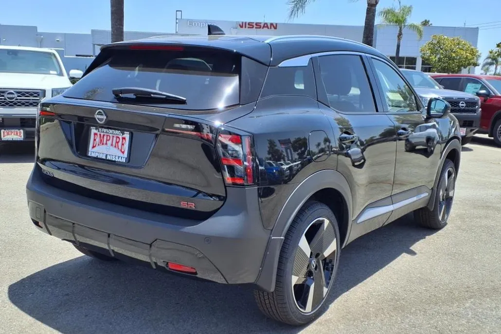 2025 Nissan Kicks SR photo 1