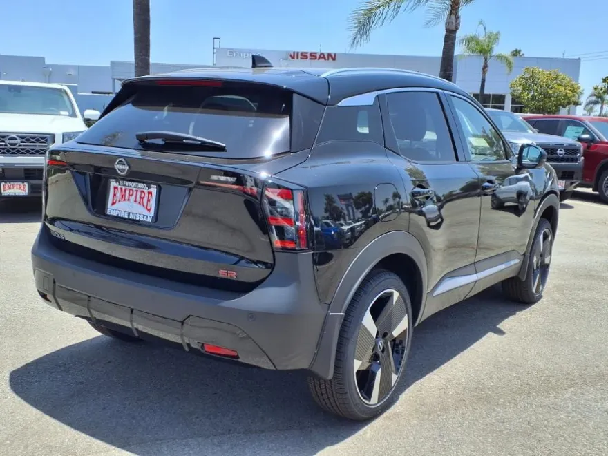 2025 Nissan Kicks SR photo 1