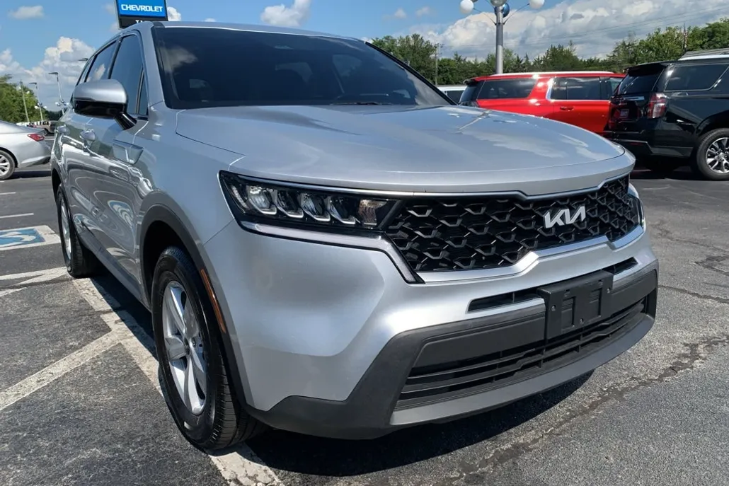 2022 Kia Sorento LX photo 1
