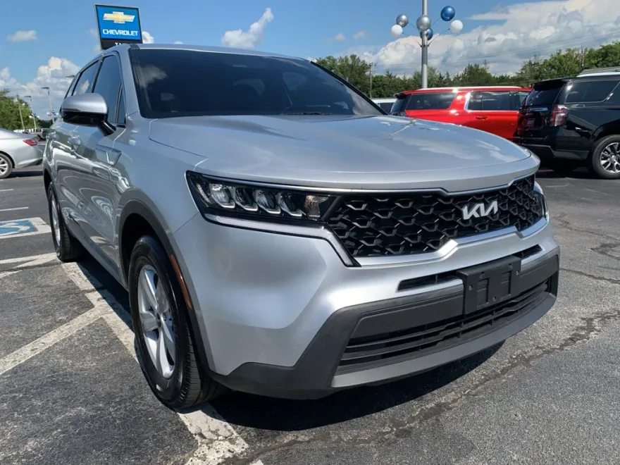 2022 Kia Sorento LX photo 1