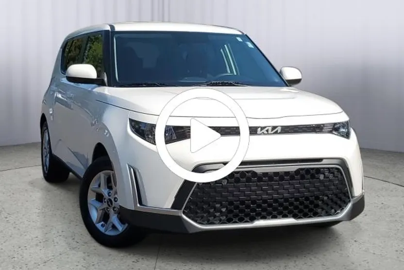 2023 Kia Soul LX photo 1