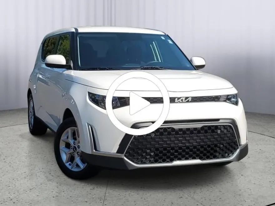2023 Kia Soul LX photo 1