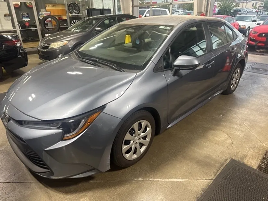 2024 Toyota Corolla LE photo 1