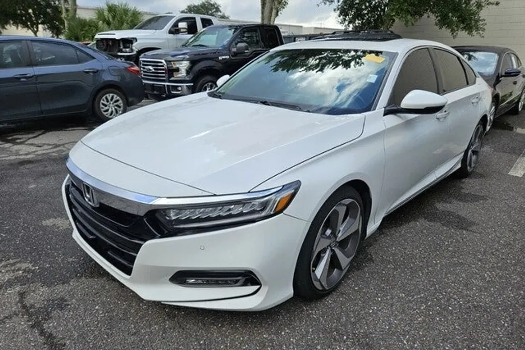 2020 Honda Accord Touring 2.0T photo 1