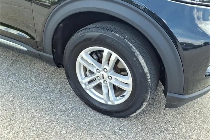 2022 Ford Explorer XLT photo 1
