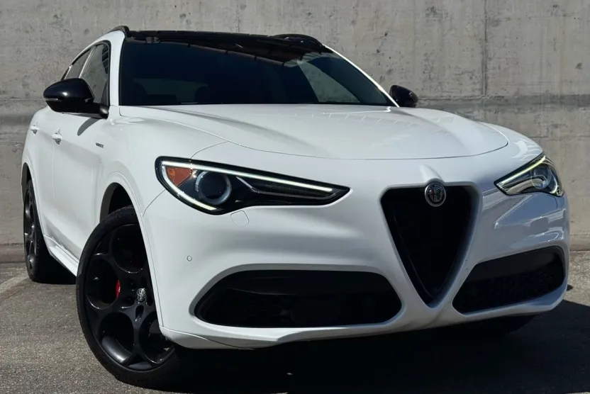 2022 Alfa Romeo Stelvio Sport photo 1