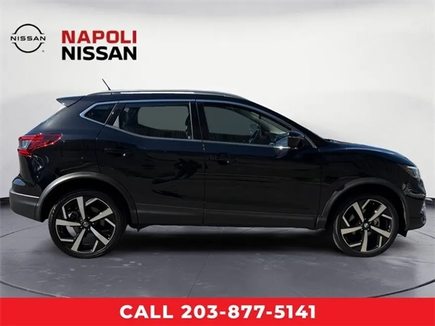 2022 Nissan Rogue Sport SL photo 2