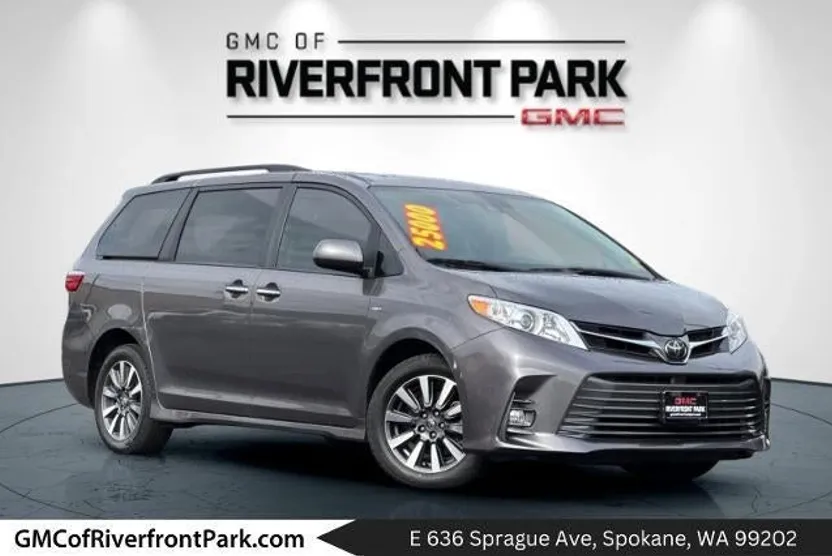 2018 Toyota Sienna XLE photo 1
