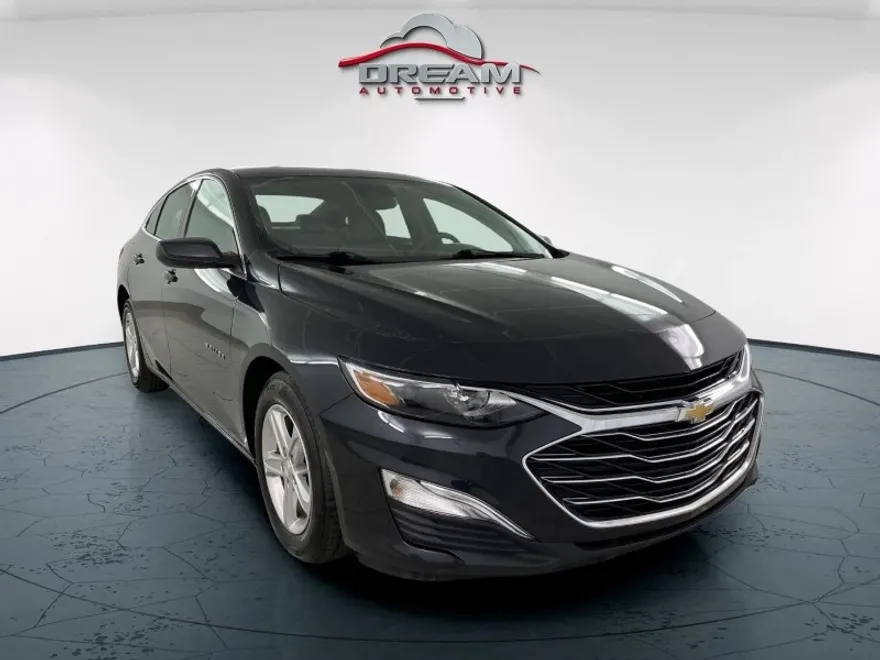 2022 Chevrolet Malibu LS photo 1