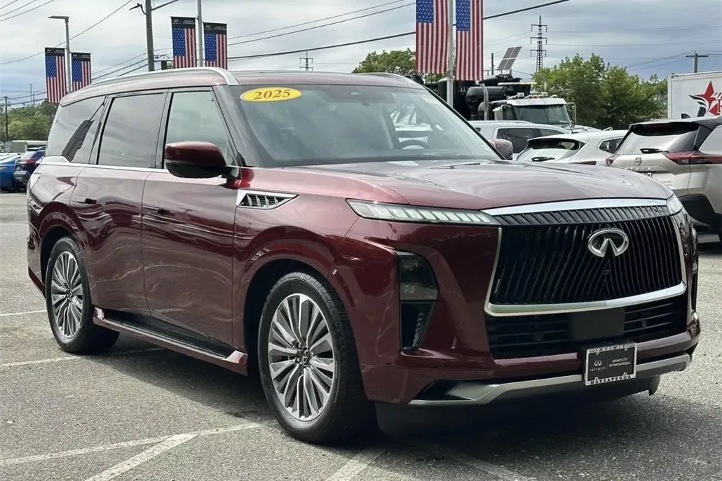 2025 Infiniti QX80 Luxe photo 1