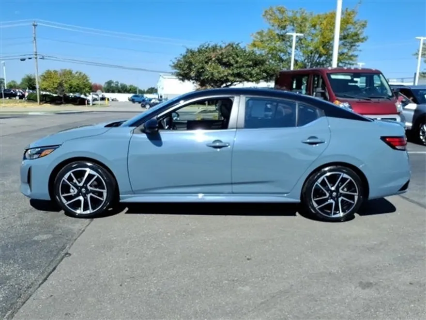2024 Nissan Sentra SR photo 2