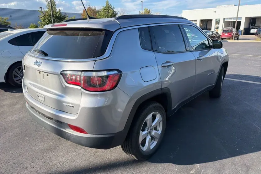 2018 Jeep Compass Latitude photo 1