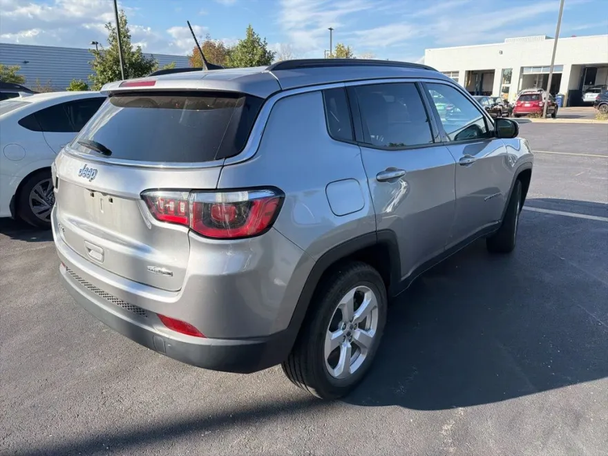 2018 Jeep Compass Latitude photo 1