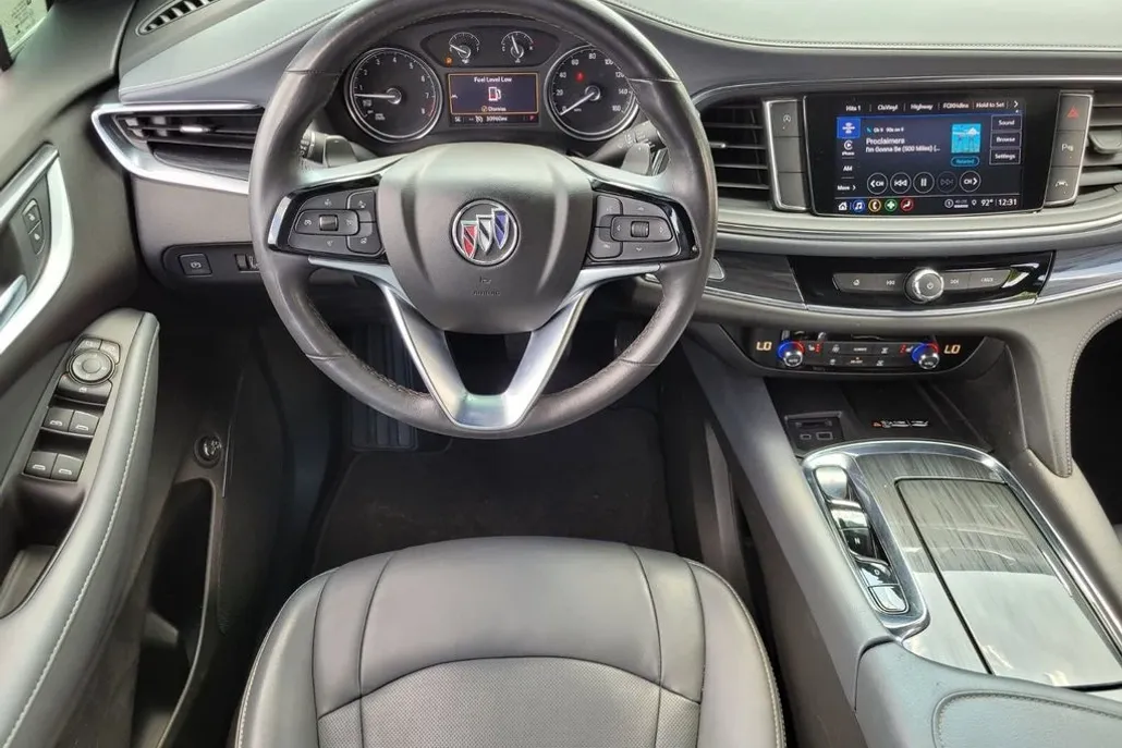 2023 Buick Enclave Essence photo 1