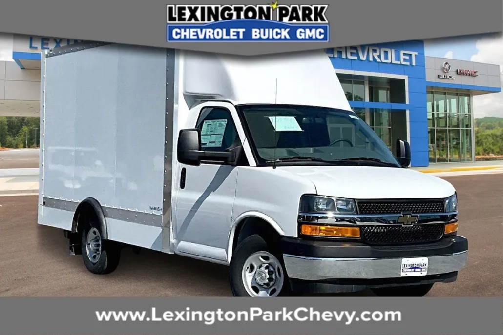 2024 Chevrolet Express Cutaway 3500 photo 1