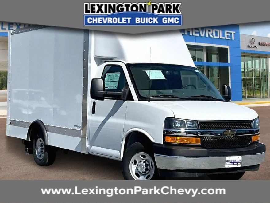 2024 Chevrolet Express Cutaway 3500 photo 1