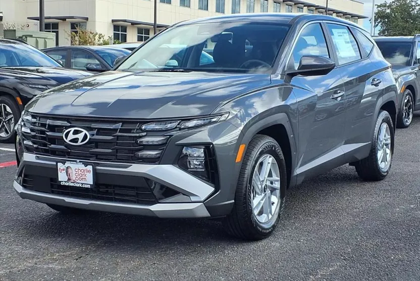 2026 Hyundai Tucson SE photo 1