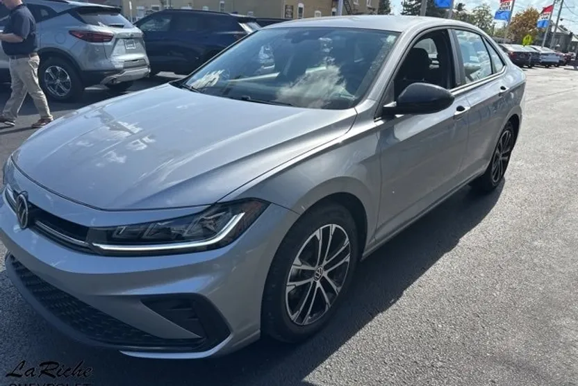 2025 Volkswagen Jetta 1.5T Sport photo 1
