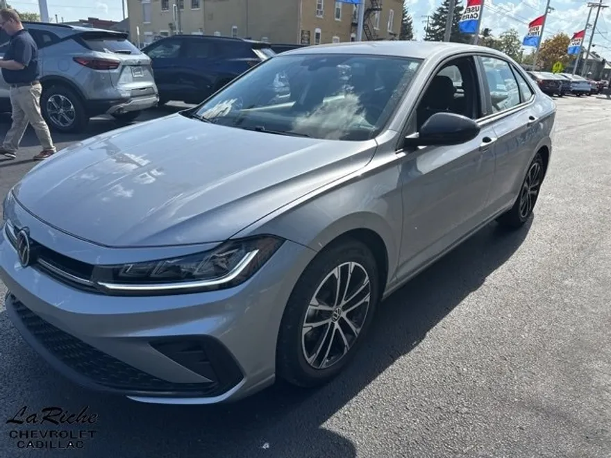 2025 Volkswagen Jetta 1.5T Sport photo 1