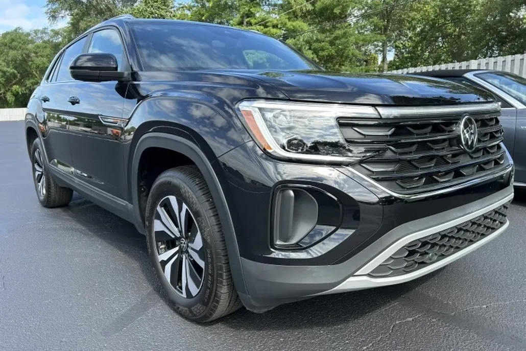 2024 Volkswagen Atlas Cross Sport SE photo 1