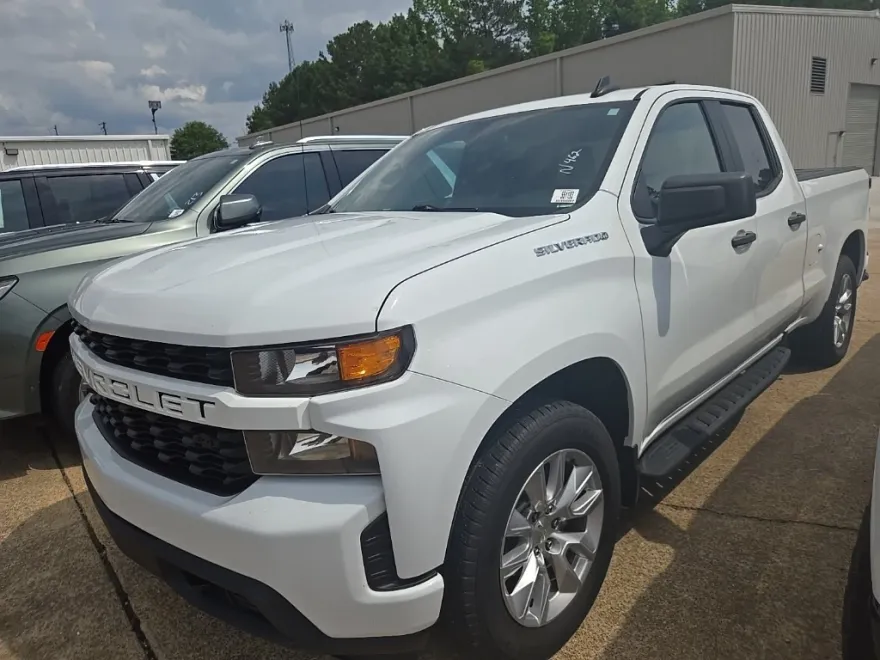 2022 Chevrolet Silverado 1500 Custom photo 1