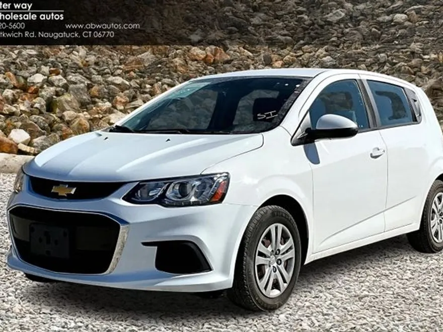 2020 Chevrolet Sonic LT photo 1