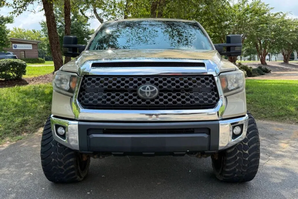 2018 Toyota Tundra SR5 photo 1