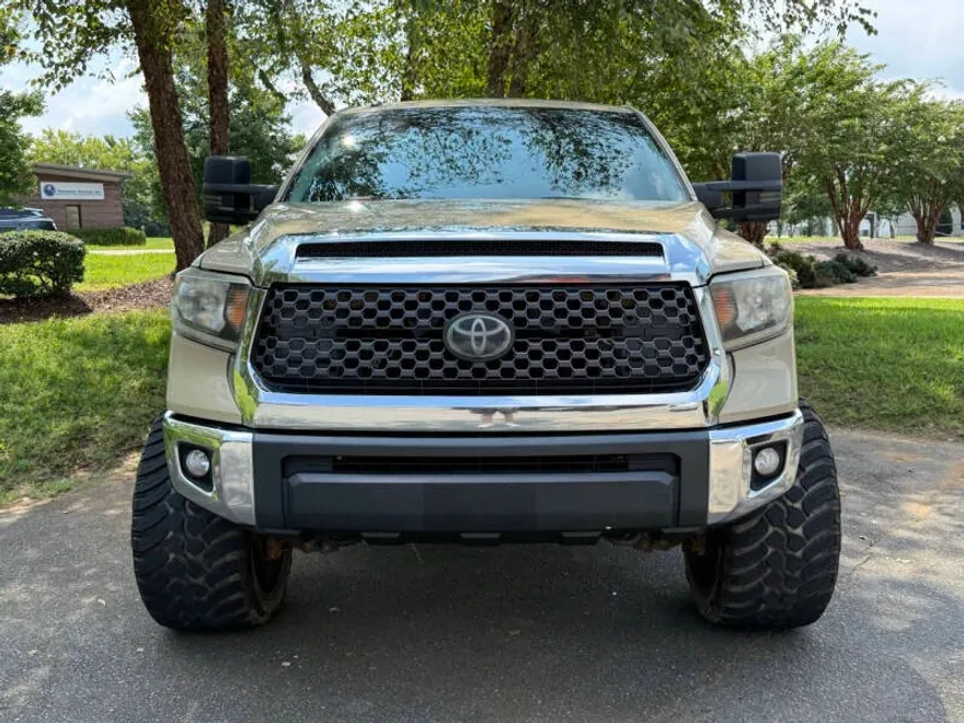 2018 Toyota Tundra SR5 photo 1