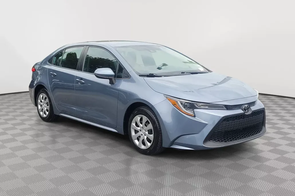 2021 Toyota Corolla LE photo 1