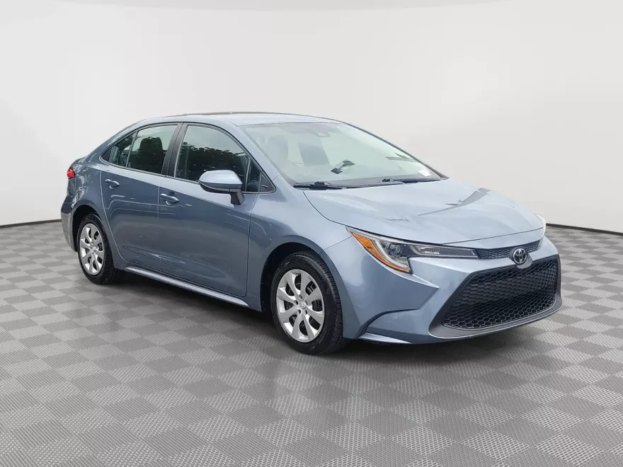 2021 Toyota Corolla LE photo 1