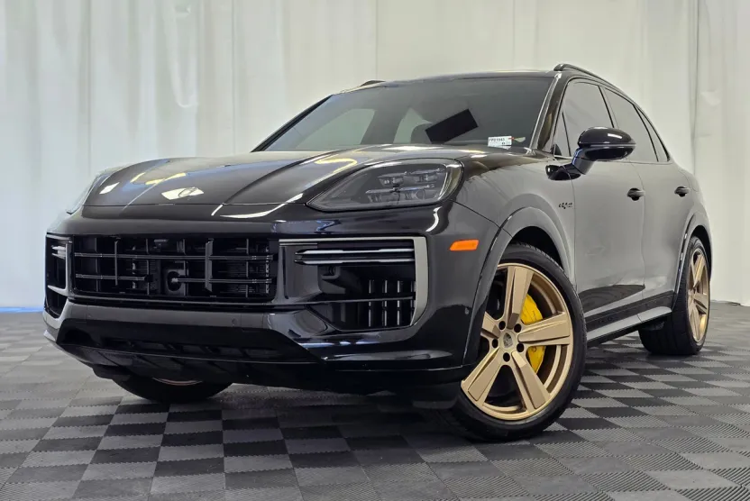 2025 Porsche Cayenne Turbo E-Hybrid photo 1