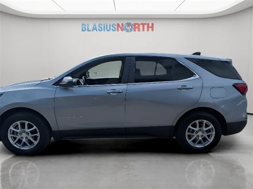 2023 Chevrolet Equinox LT photo 1