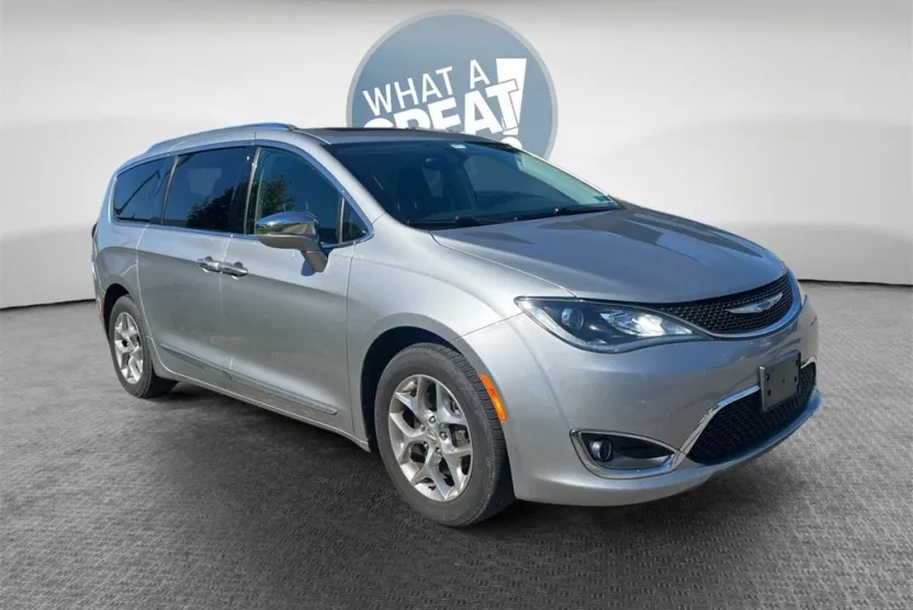 2018 Chrysler Pacifica Limited photo 1