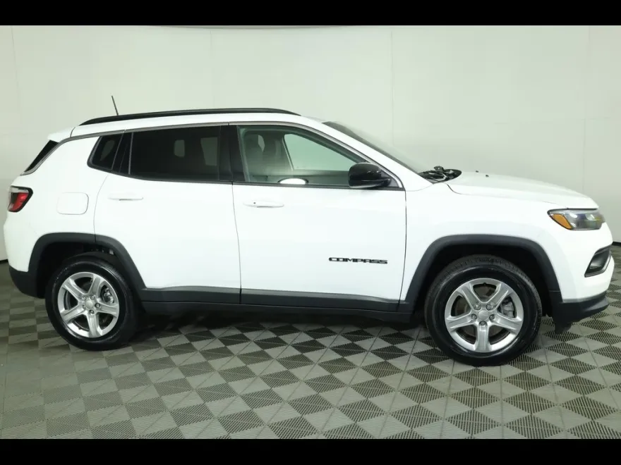 2023 Jeep Compass Latitude photo 1
