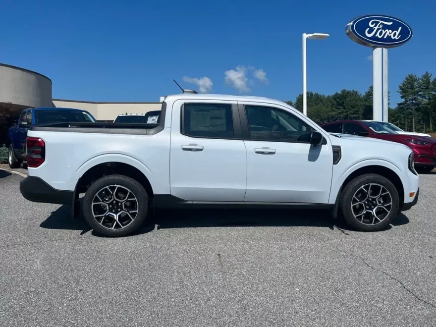 2025 Ford Maverick Lariat photo 1