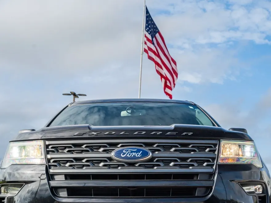2019 Ford Explorer XLT photo 1
