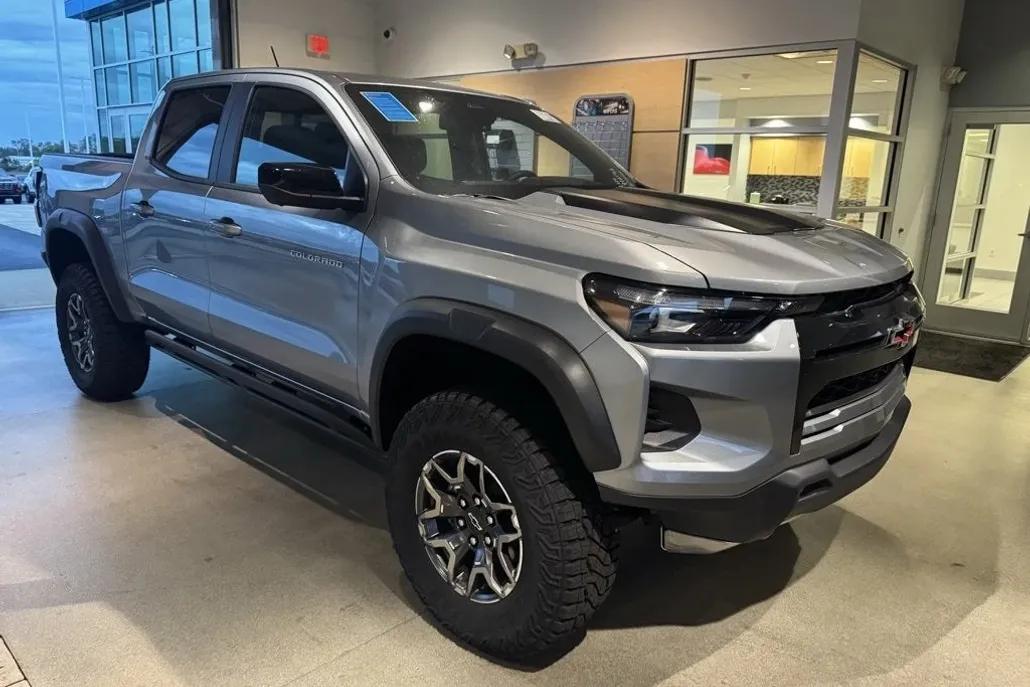 2025 Chevrolet Colorado ZR2 photo 1
