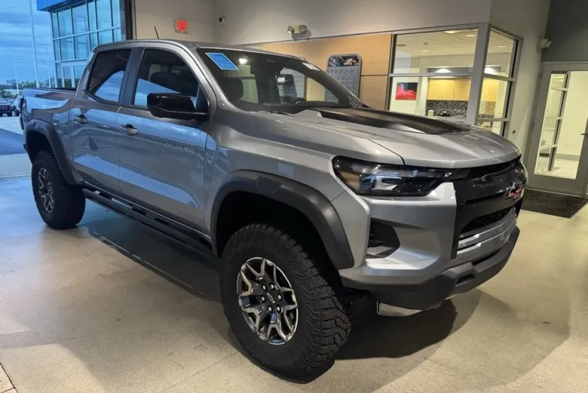 2025 Chevrolet Colorado ZR2 photo 1