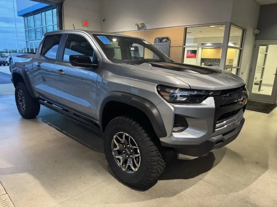 2025 Chevrolet Colorado ZR2 photo 1