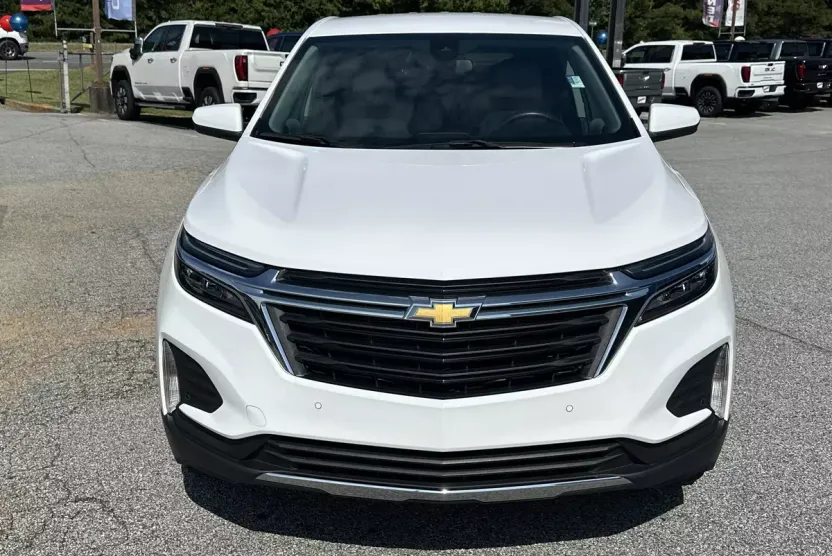 2024 Chevrolet Equinox LT photo 1