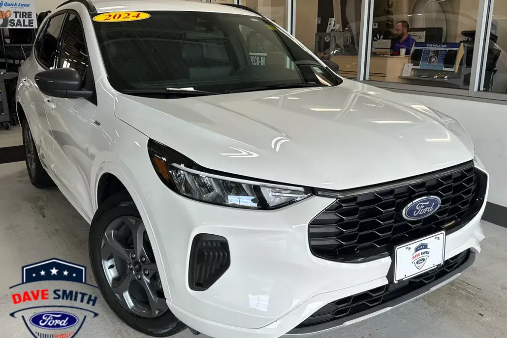 2024 Ford Escape ST-Line photo 1