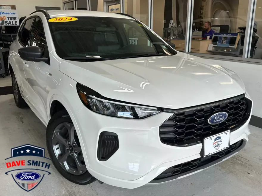 2024 Ford Escape ST-Line photo 1