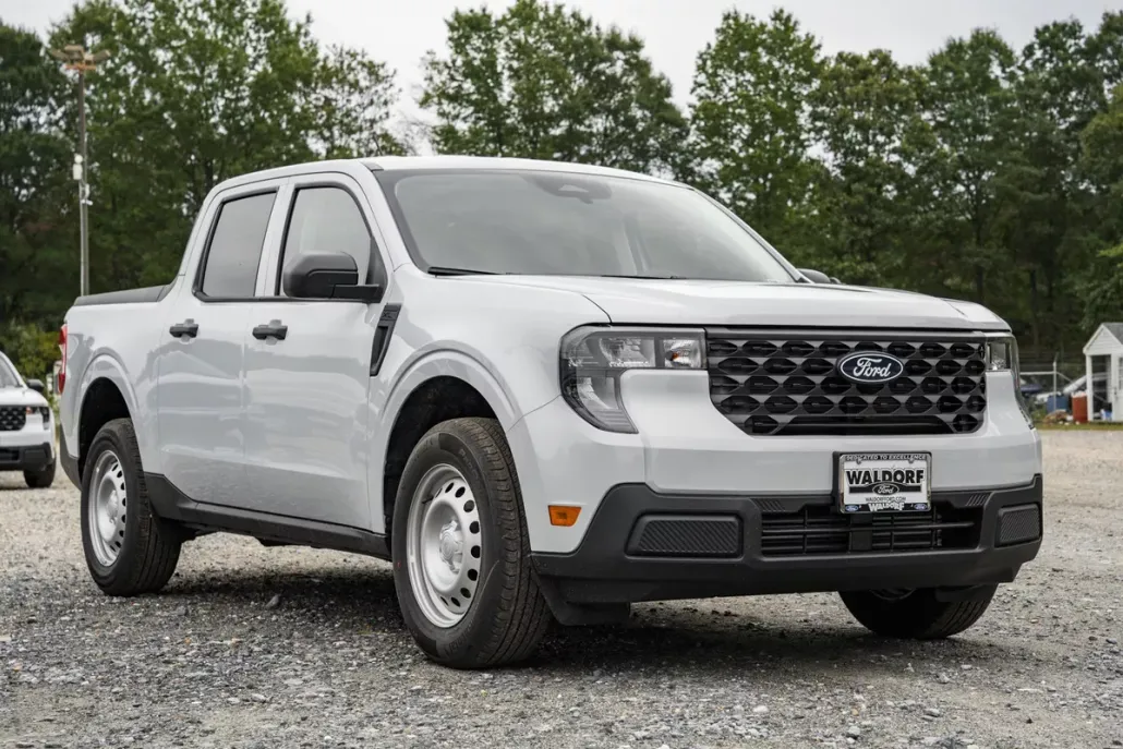 2025 Ford Maverick XL photo 1