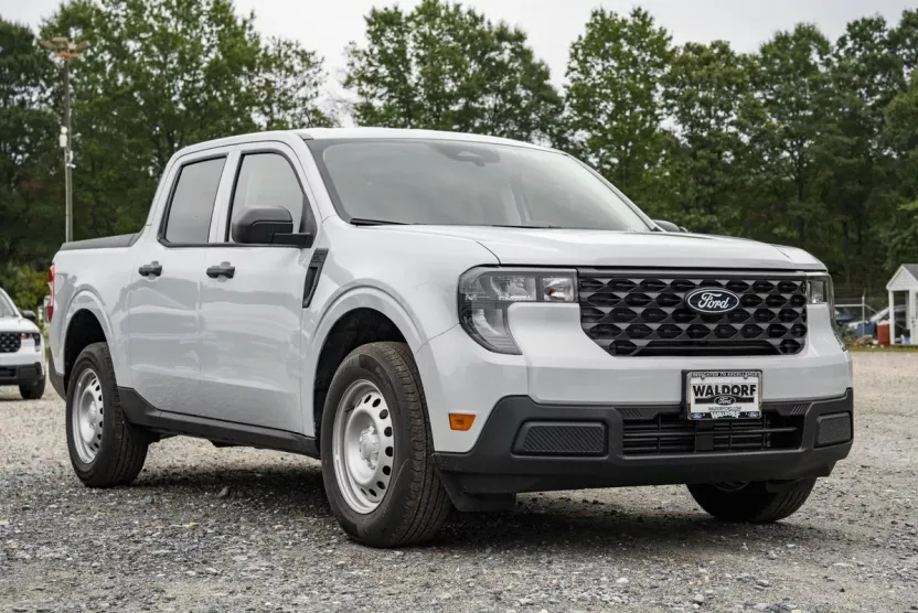 2025 Ford Maverick XL photo 1