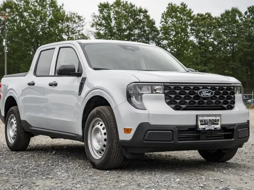 2025 Ford Maverick XL photo 1