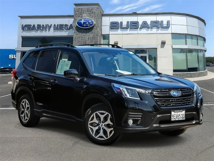 2023 Subaru Forester Premium photo 1